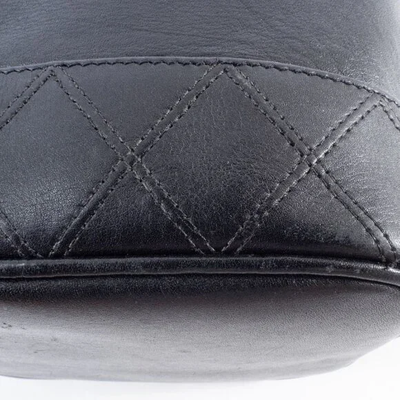 CHANEL Black Lambskin Leather Pouch - Picture 4 of 16